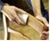 Handschliff an einem gebogenen Holzteil